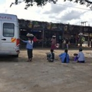 Pause déjeuner sur la route entre Mandalay et Bagan Pause déjeuner sur la route entre Mandalay et Bagan • <a style="font-size:0.8em;" href="http://www.flickr.com/photos/22252278@N05/32557785616/" target="_blank">View on Flickr</a>