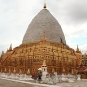 Shwezigon Pagoda a perdu son dome en or dans le séisme • <a style="font-size:0.8em;" href="http://www.flickr.com/photos/22252278@N05/31746605504/" target="_blank">View on Flickr</a>