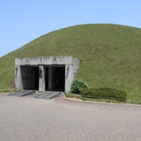 Gyeongju : tombe Cheonmachong Gyeongju : tombe Cheonmachong • <a style="font-size:0.8em;" href="http://www.flickr.com/photos/22252278@N05/22445651156/" target="_blank">View on Flickr</a>