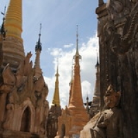 Tharkhaung buddha par là Tharkhaung buddha par là • <a style="font-size:0.8em;" href="http://www.flickr.com/photos/22252278@N05/32869416801/" target="_blank">View on Flickr</a>