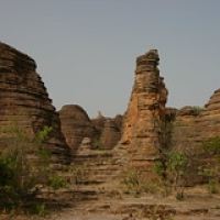 Les dômes de Fabedougou Les dômes de Fabedougou • <a style="font-size:0.8em;" href="http://www.flickr.com/photos/22252278@N05/35856287644/" target="_blank">View on Flickr</a>