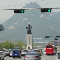 Statue de l'amiral Yi Sun-shin • <a style="font-size:0.8em;" href="http://www.flickr.com/photos/22252278@N05/22280398679/" target="_blank">View on Flickr</a>