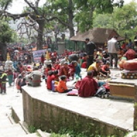 En pleine fête religieuse à Swayambunath En pleine fête religieuse à Swayambunath • <a style="font-size:0.8em;" href="http://www.flickr.com/photos/22252278@N05/22046472776/" target="_blank">View on Flickr</a>