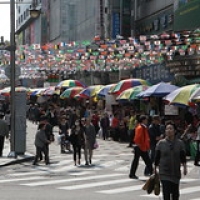 Namdaemun Market • <a style="font-size:0.8em;" href="http://www.flickr.com/photos/22252278@N05/22454178022/" target="_blank">View on Flickr</a>