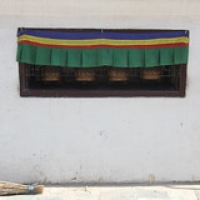 Moulins à prières à Bodnath Moulins à prières à Bodnath • <a style="font-size:0.8em;" href="http://www.flickr.com/photos/22252278@N05/21891844719/" target="_blank">View on Flickr</a>