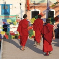 Dès la fin de la journée, les bouddhistes affluent Dès la fin de la journée, les bouddhistes affluent • <a style="font-size:0.8em;" href="http://www.flickr.com/photos/22252278@N05/21891898739/" target="_blank">View on Flickr</a>